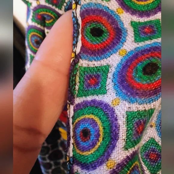 Elegant Multicolor Patterned Scarf - Picture 6 of 9